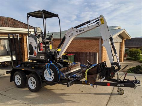 HIRE MINI EXCAVATORS 